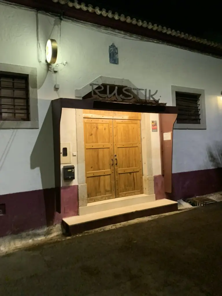 Leonardo Marques_Rustik Pub_Azeitão_recensione