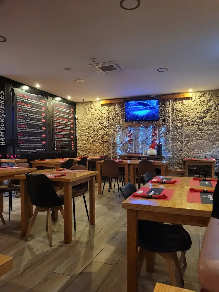 Melisha Durais_Hamburgueria Garfo & Faka_Azeitão_recensione