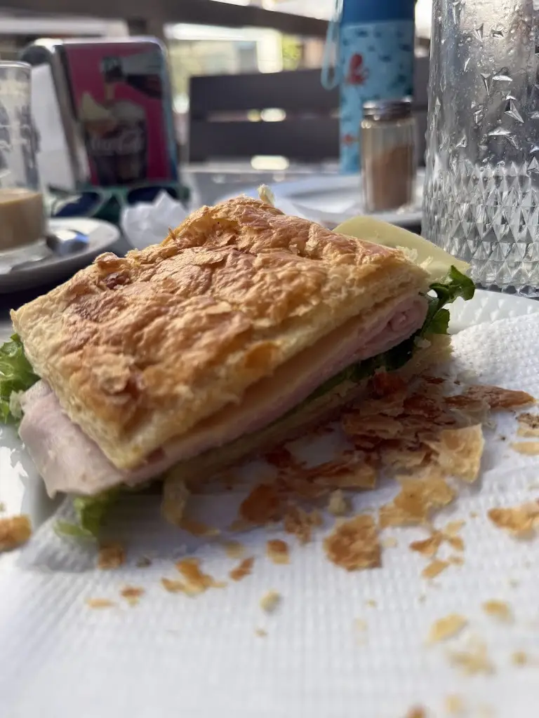 Aistis Strelčiūnas_Restaurante Copacabana_Caparica_avis