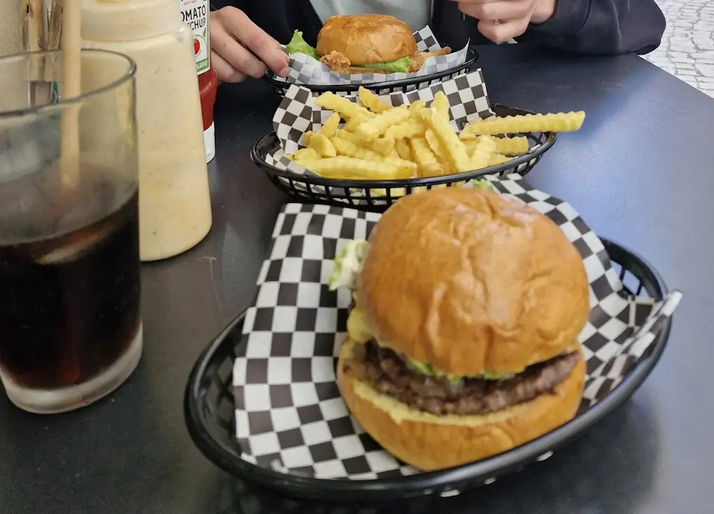 Žan Vozelj_OMG Hambúrgueria Artesanal_Caparica_review