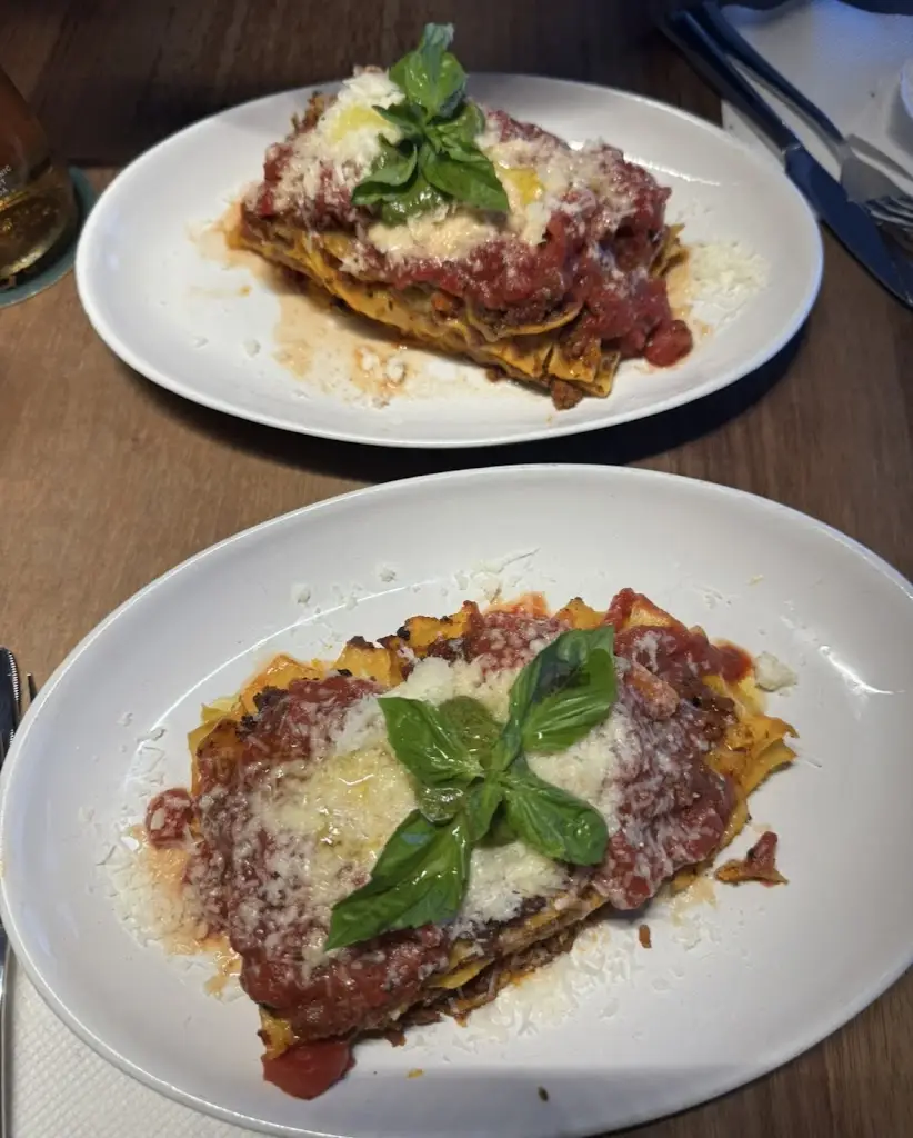 Charlotte Bond_Pluto_Caparica_recensione