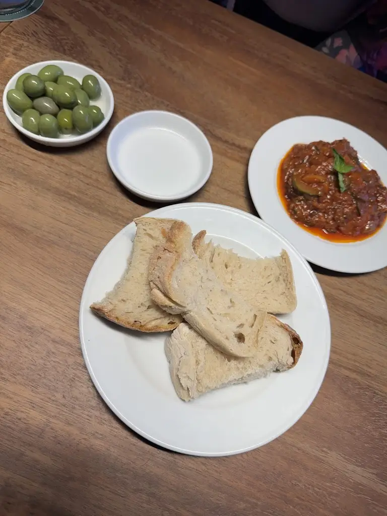 Tamás Nyári_Pluto_Caparica_recensione