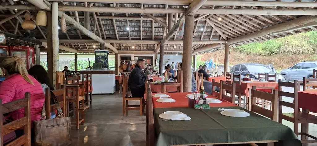 Centauros Restaurante, Pastelaria, Petiscos e Bar ristorante a Lavradio