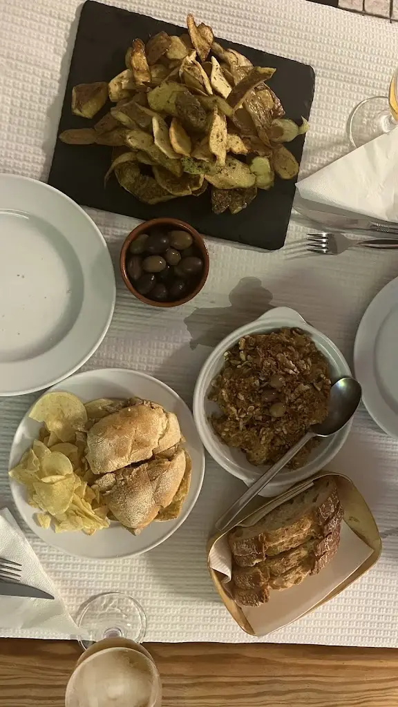 Alexandra Pancuráková_Taverna dos Petiscos_Corroios_recensione