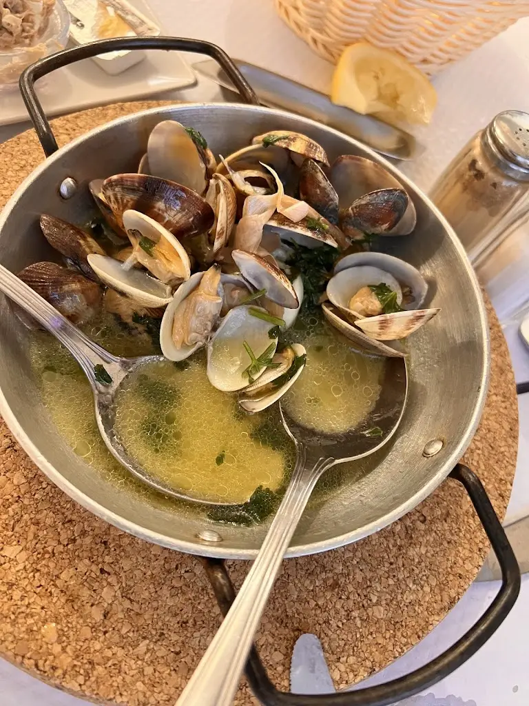 Emin Khayredinov_Antiga Casa Marítima_Trafaria_reseña