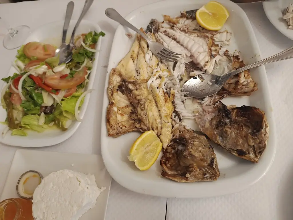 roxana s_Antiga Casa Marítima_Trafaria_reseña