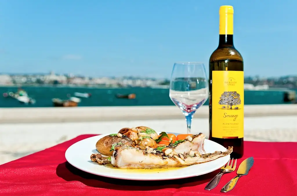 Antiga Casa Marítima_Trafaria_slider_image_3