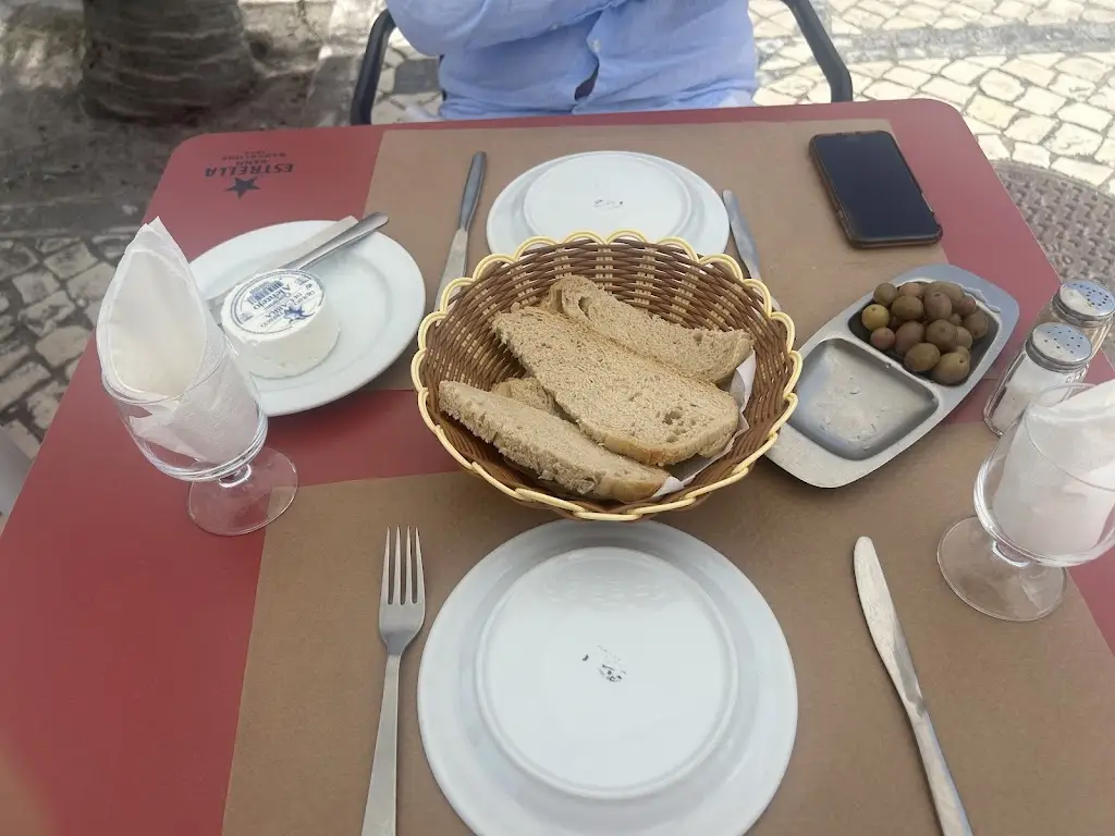 Dalma Halaszi_O Fragateiro_Trafaria_recensione