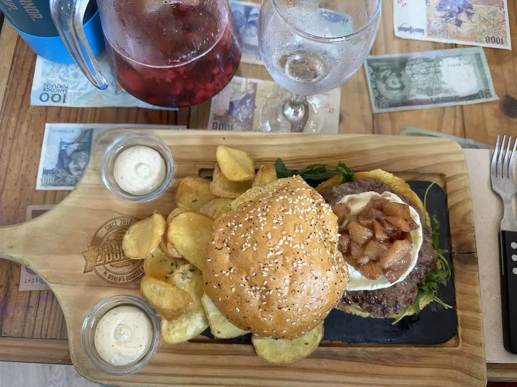 Bree McCash_2Burger_Montijo_recensione