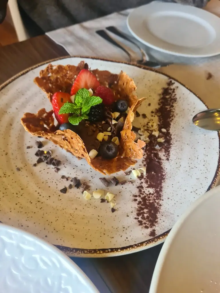 Rodrigo Halfeld_Lago_Rio Meão_review