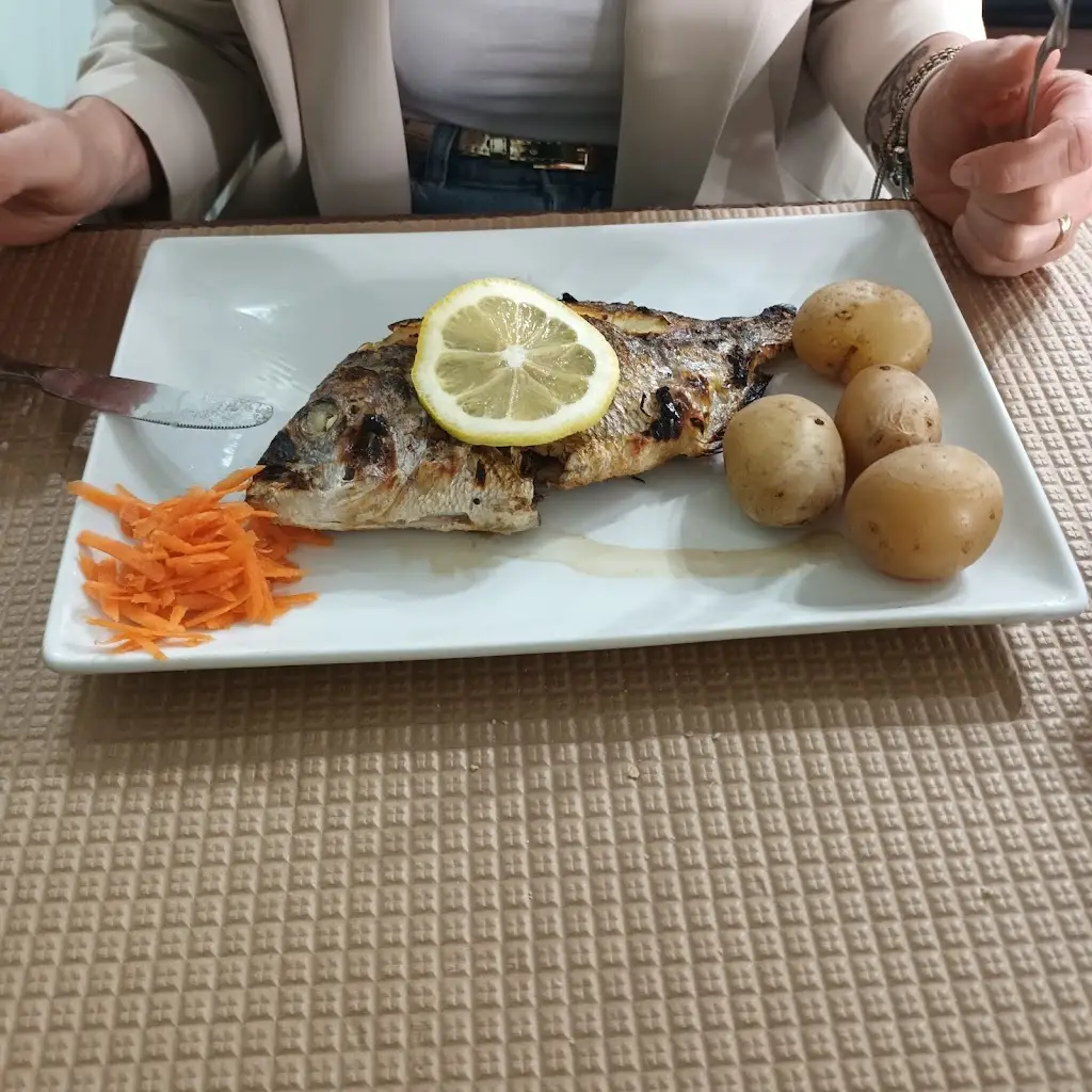 Fernando Emanuel_Casa Gonçalves - Restaurante e Pastelaria_Sarilhos Pequenos_recensione