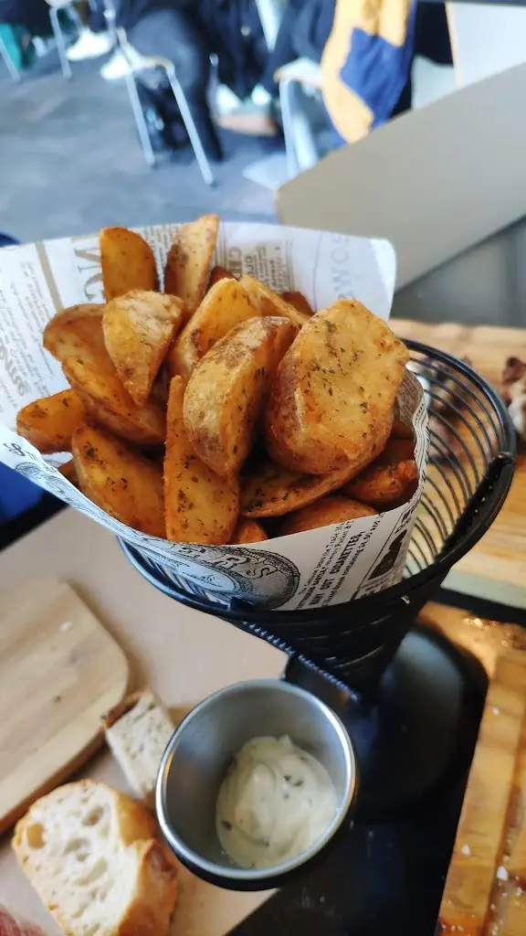 Menu_Fronteira Gastrobar-Tapas Wines Gins_Valença_immagine_5