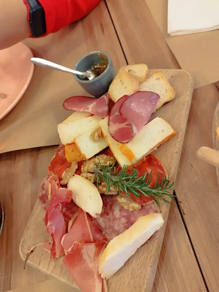 Menu_Fronteira Gastrobar-Tapas Wines Gins_Valença_immagine_6