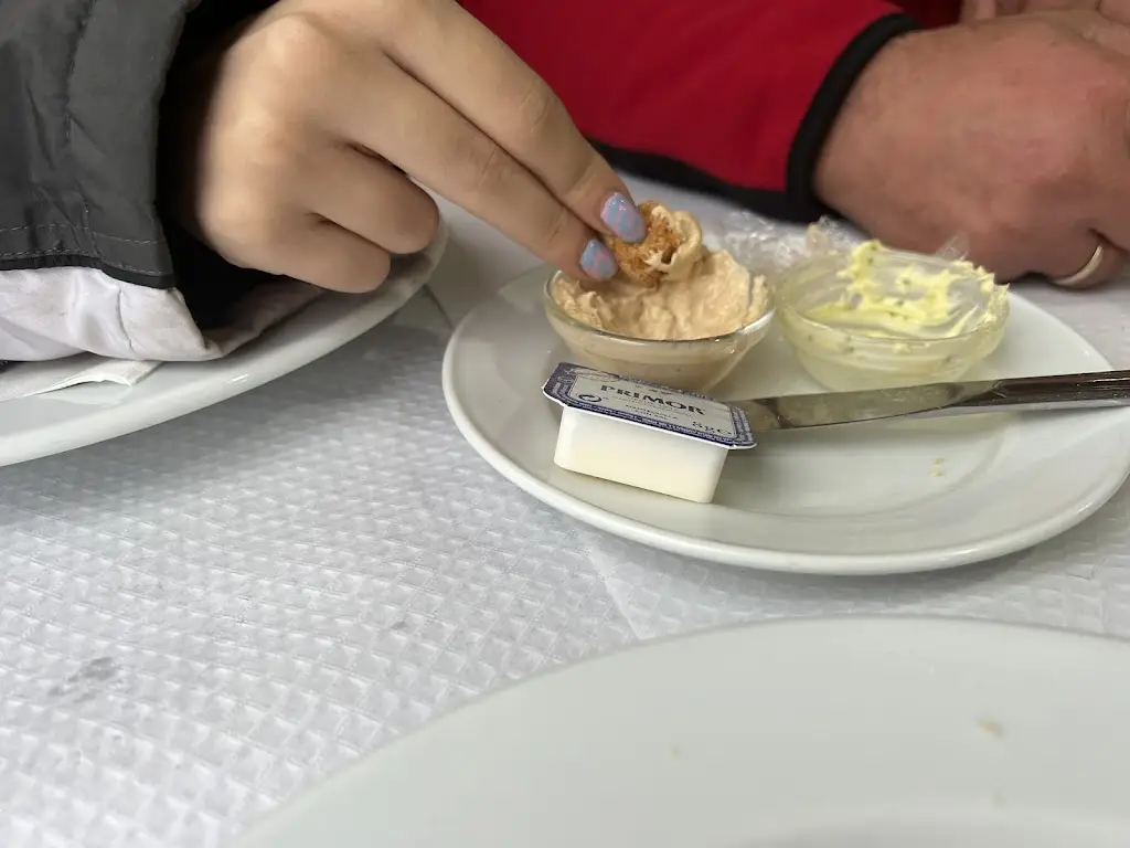 Emmelia Chadziandreou_O Cleto_Favaios_review