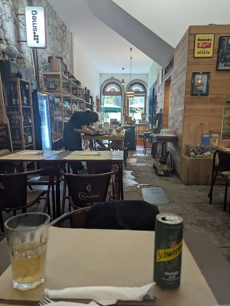 Gary Robinson_À Moda Antiga - Retro Market & Bistro_Viana do Castelo_recensione