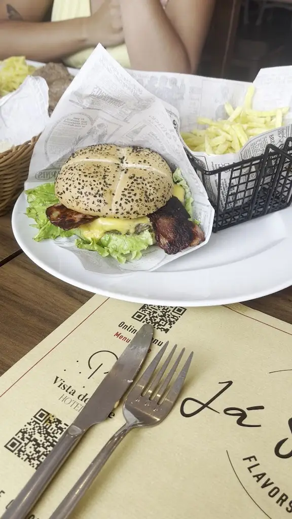 Já Se Sabe_Fenais da Ajuda_slider_image_2