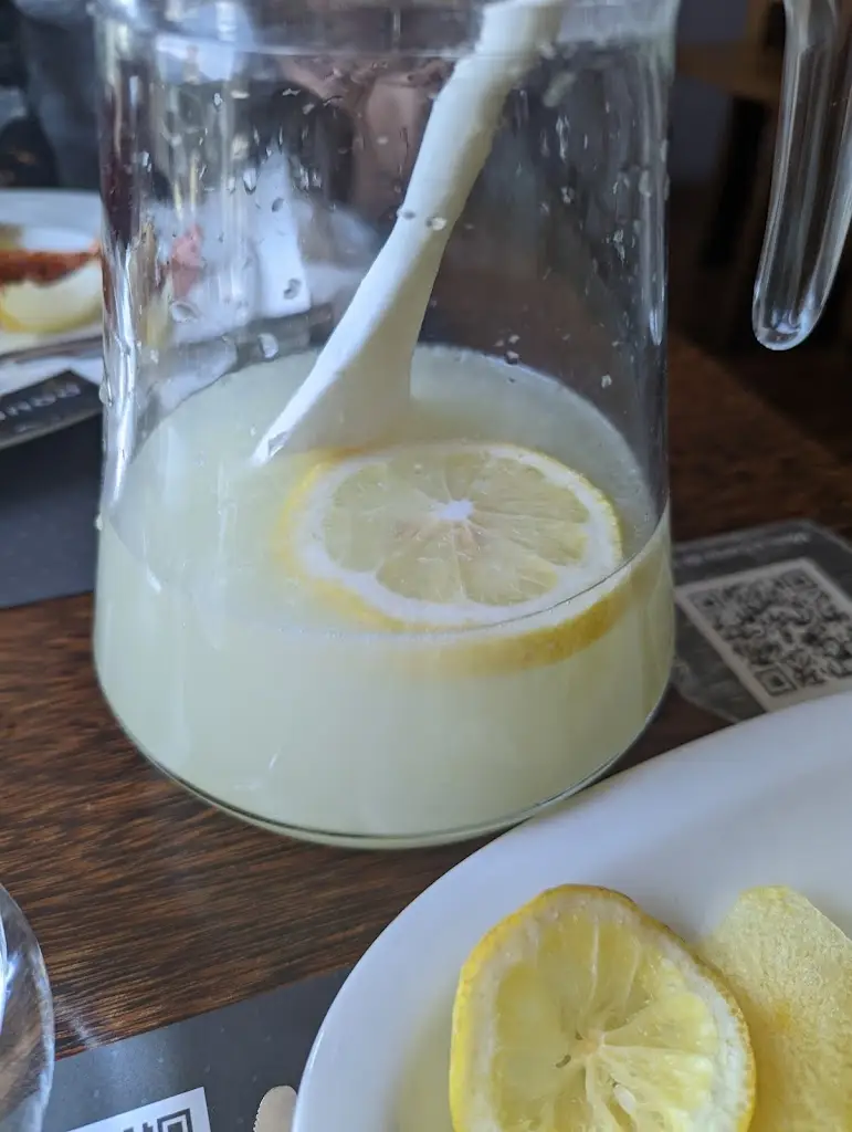 Drew M_Douro In_Peso da Régua_review