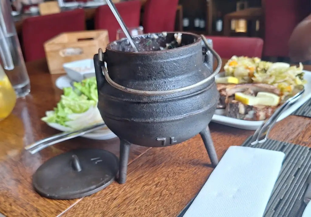 Hannah Saits_Douro In_Peso da Régua_review