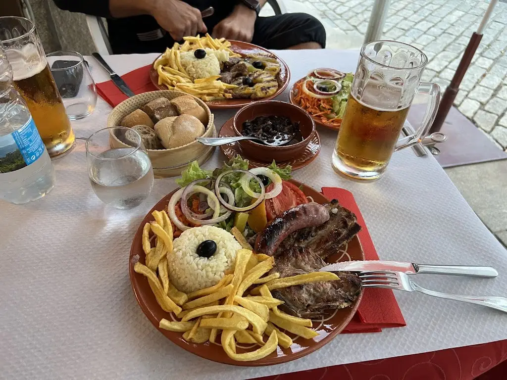 Andreea Gavril_Restaurante Firminos - Café Central_Monção_reseña