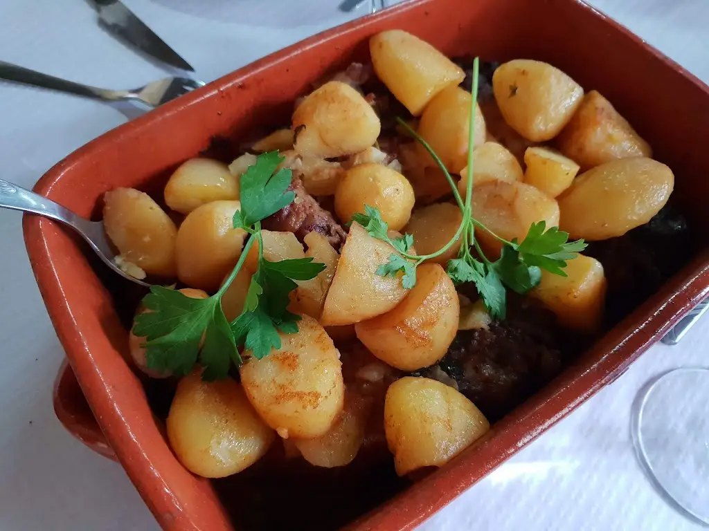 Nuno Cruz_Reis_Oliveira de Azemeis_review