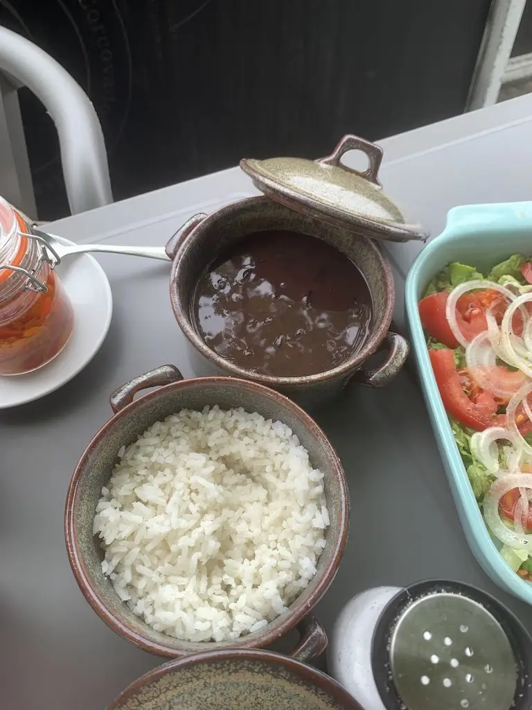 Carla Alpoim_BRA Esfirras_Monção_recensione