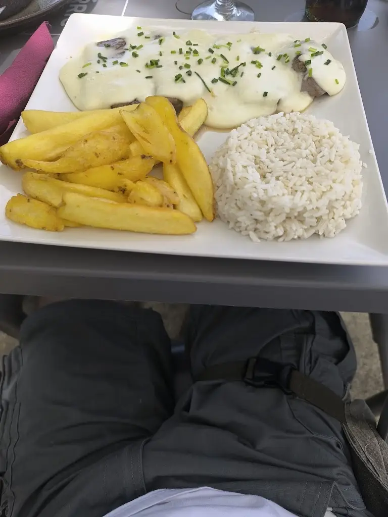 Alexandre Pereira_BRA Esfirras_Monção_recensione