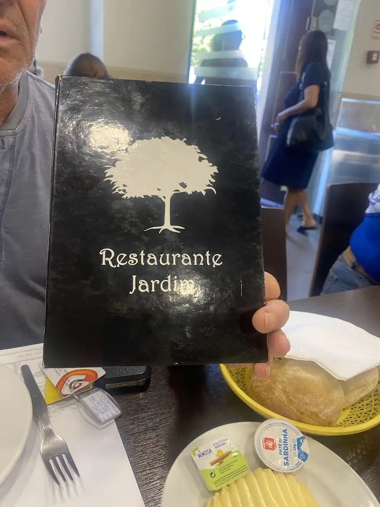 Phoebe Farrell_Jardim_Melgaço_recensione