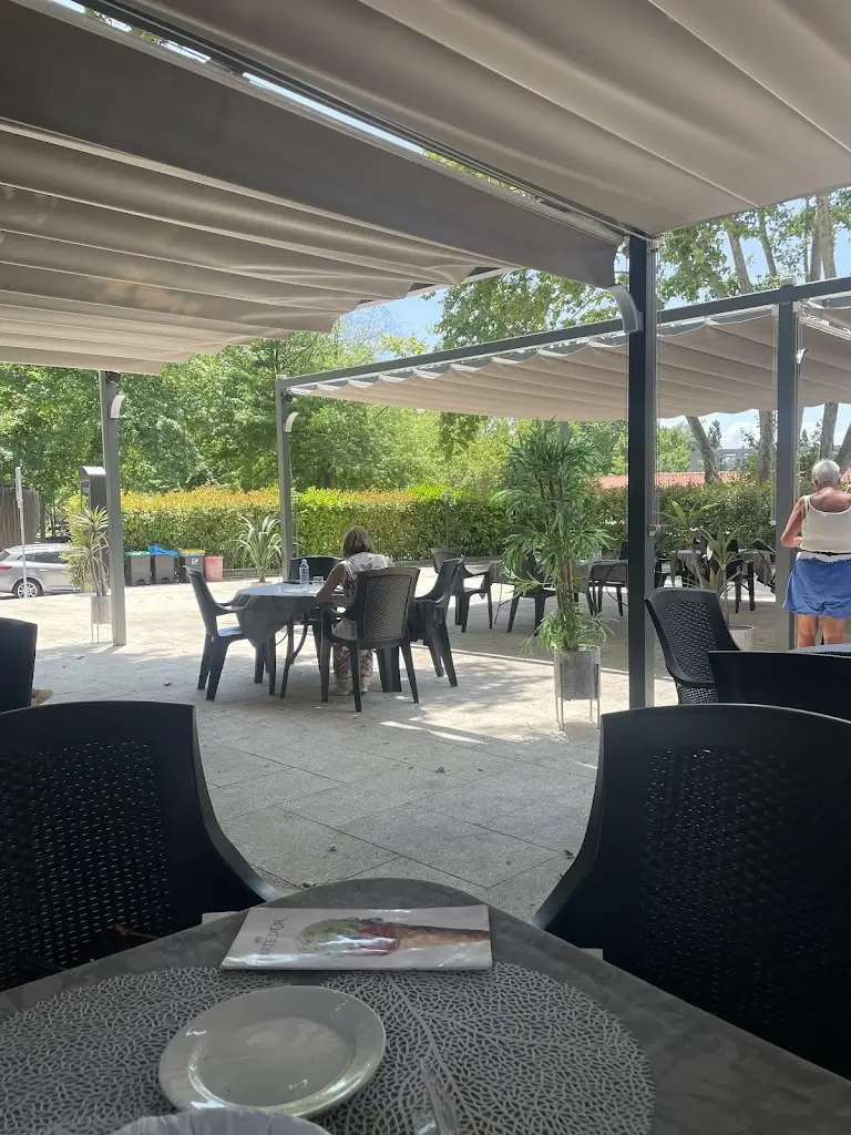 Rkia Pires_Dubai_Chaves_recensione