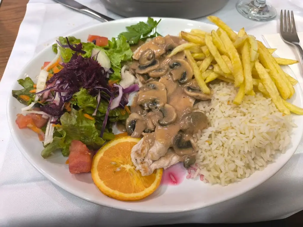 Julien A._Kibom Restaurante_Ponte da Barca_review