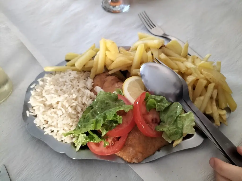 Gyöngyi Hatvani_Restaurante Café Snack-Bar Ponto da Barca_Ponte da Barca_reseña