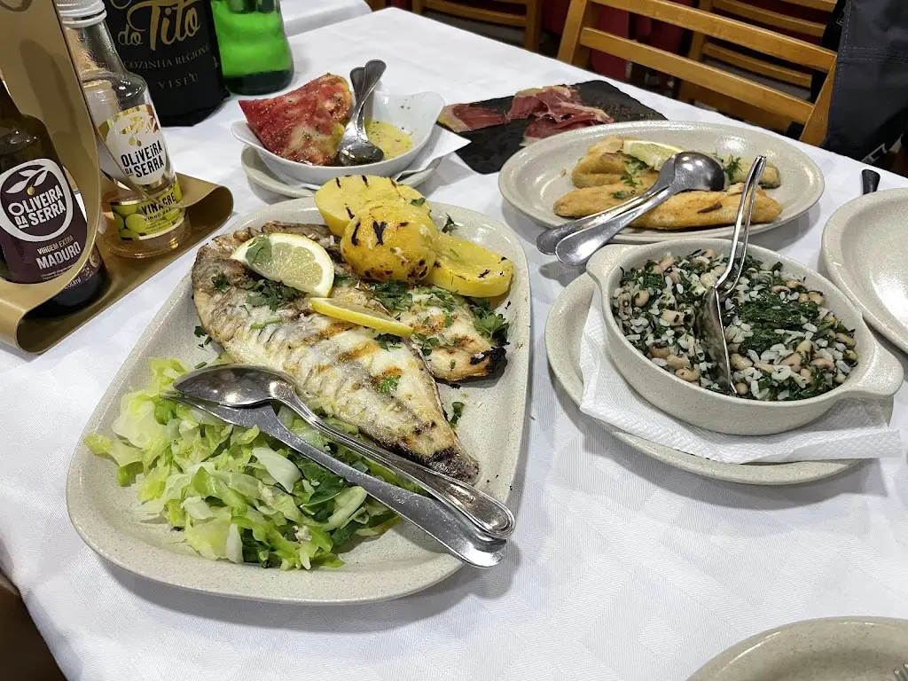 Dagmar Dickey_O Cantinho do Tito_Abraveses_review