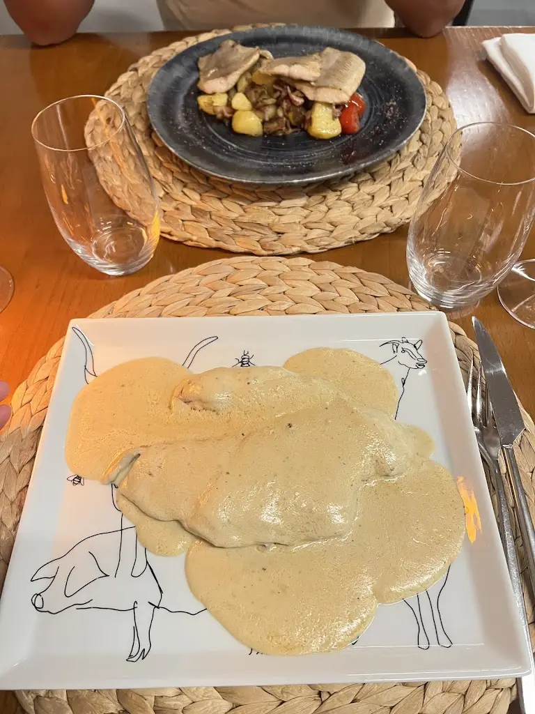 Lais Marinho_Restaurante Abstrato_Boticas_recensione