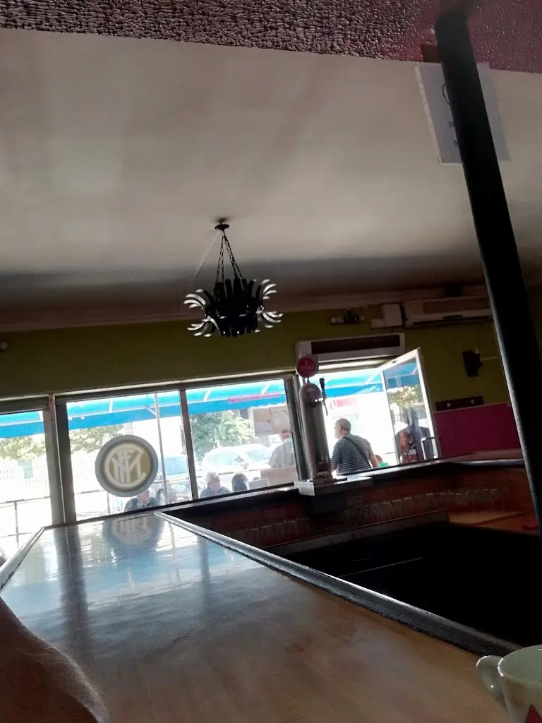 Tony Pais_Cafetaria A Lanterna_Campo de Besteiros_reseña