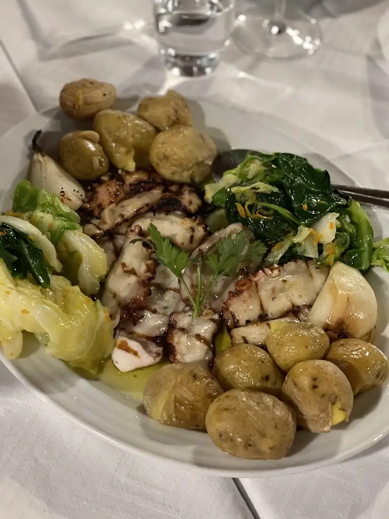 Michaela Rihova_Zé Pataco_Canas de Senhorim_recensione