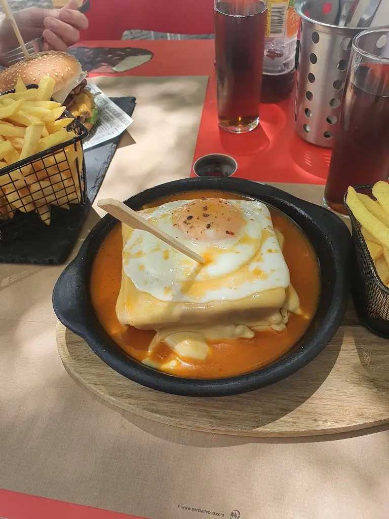 Jessica S._Lobo Mau Cafetaria_Canas de Senhorim_recensione