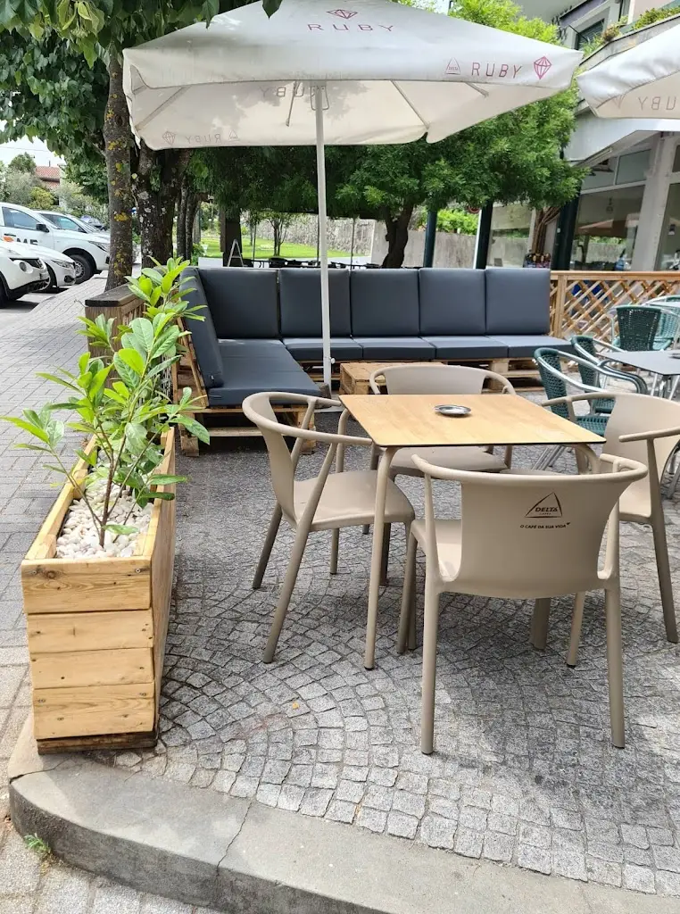 Lobo Mau Cafetaria ristorante a Canas de Senhorim