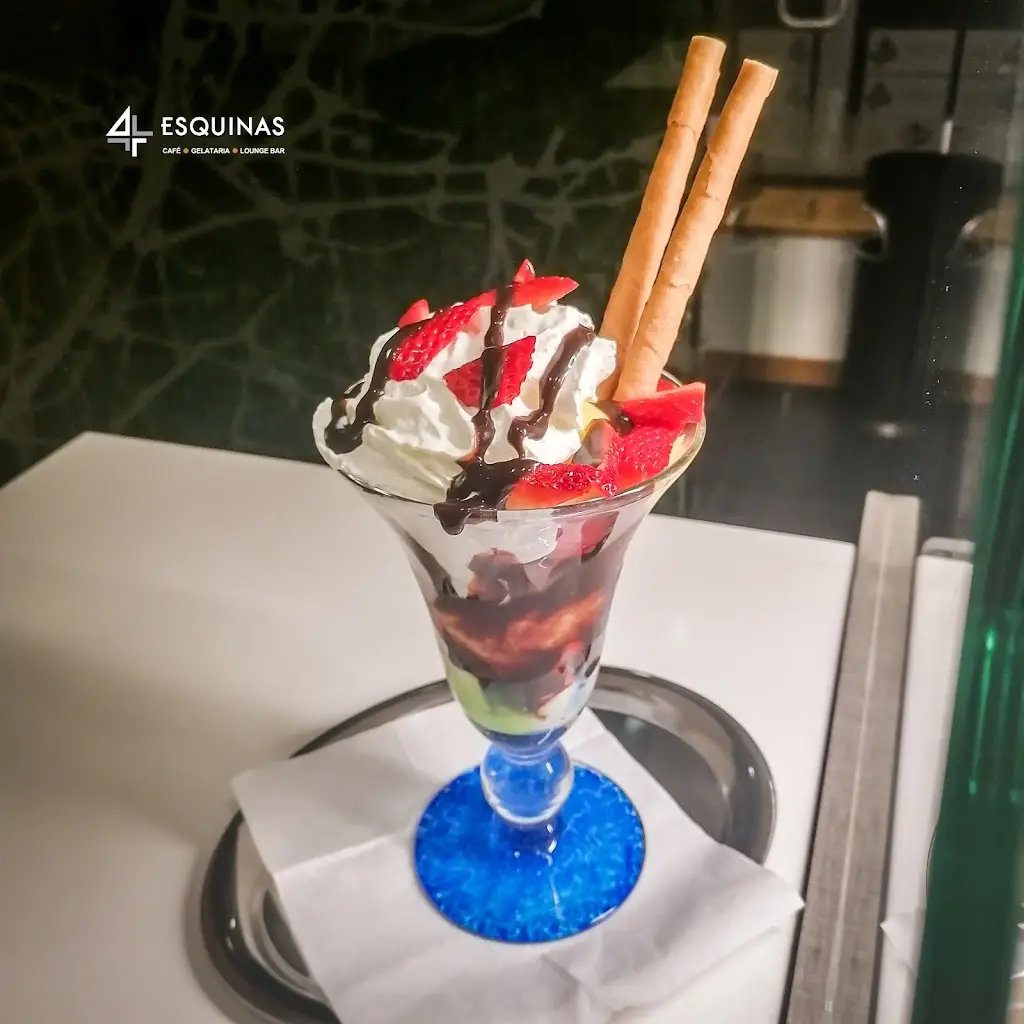 Menu_4 Esquinas Café |Gelataria |Lounge Bar_Canas de Senhorim_immagine_4