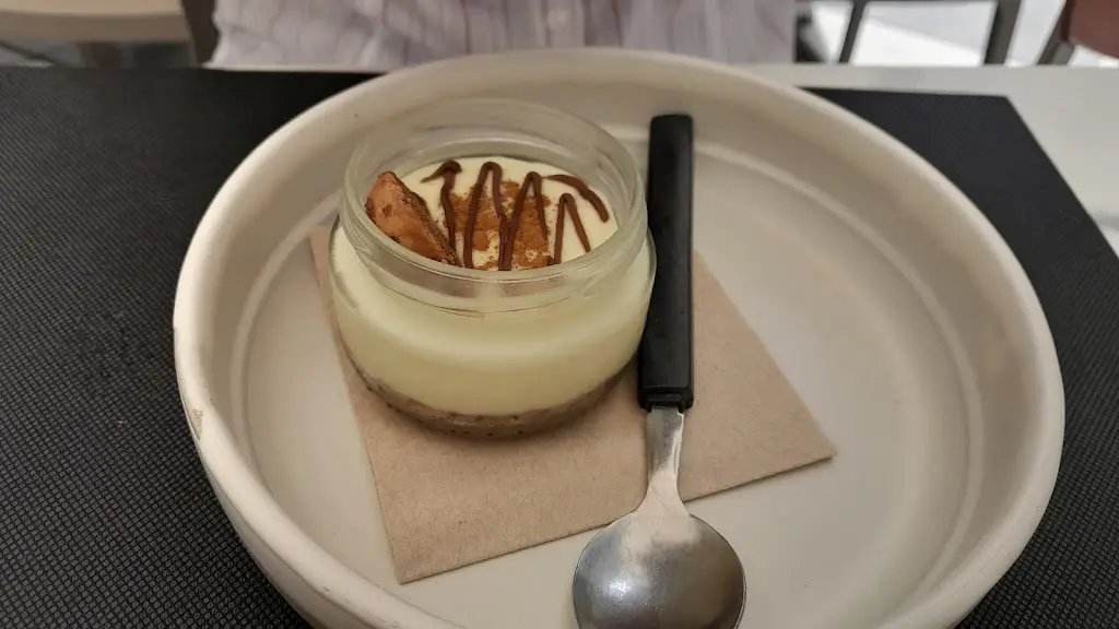 Enrico Moser_Residencial Pico do Meio-Dia_Moimenta da Beira_review