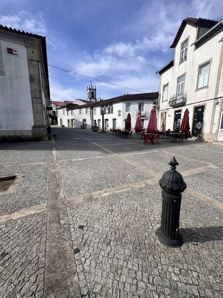 Ms Mc farland_Dom Confrade_Oliveira de Frades_recensione