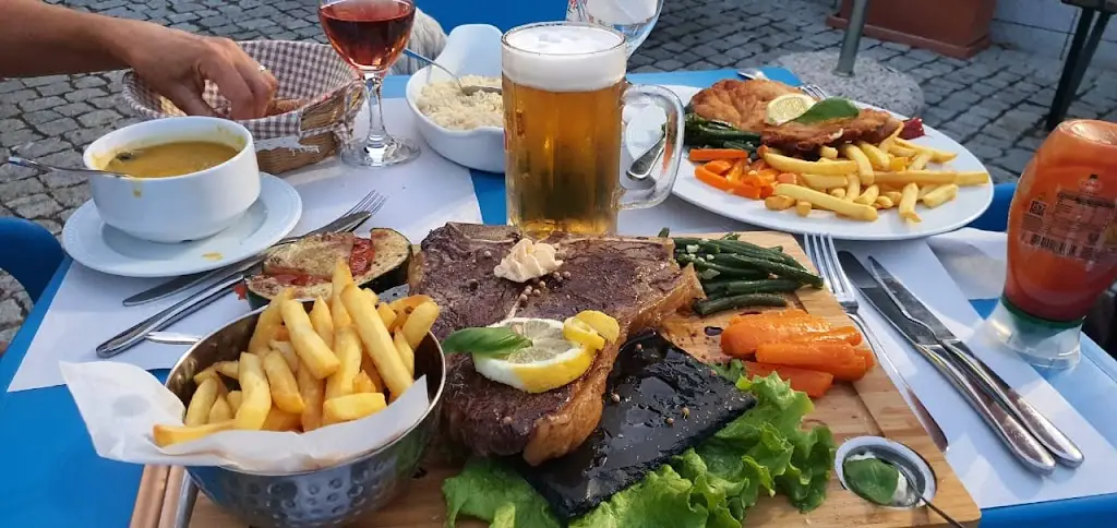 Manny Ostojic_Restaurante das Piscinas Municipais_Tarouca_recensione