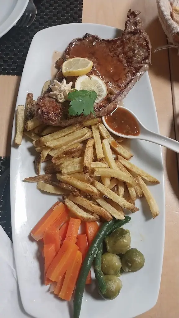 Jorge Aguiar_Restaurante das Piscinas Municipais_Tarouca_recensione