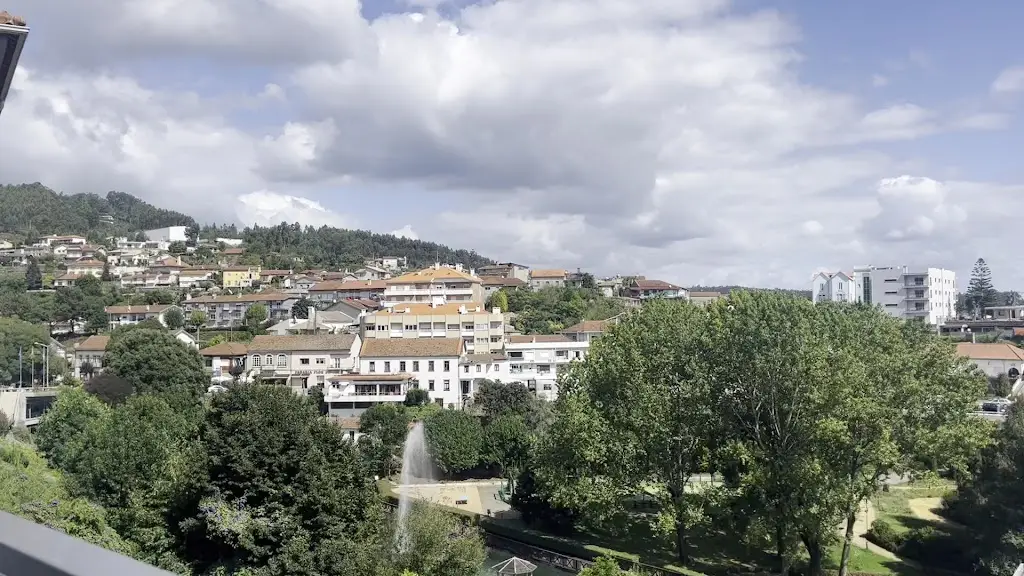 Vincent van Baarle_Confiança 1 - Pastelaria Padaria Restaurante_Sever do Vouga_reseña