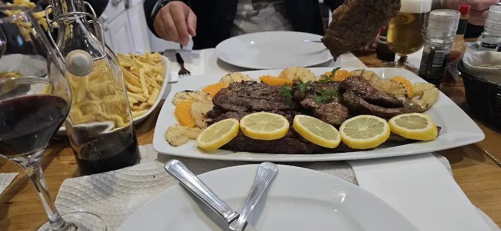 Matthew Dellar_Esquina_Almodôvar_reseña