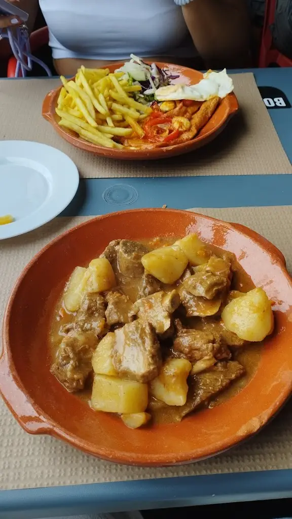 Laura_Silêncio Das Palavras - Restaurante._Fenais da Ajuda_recensione