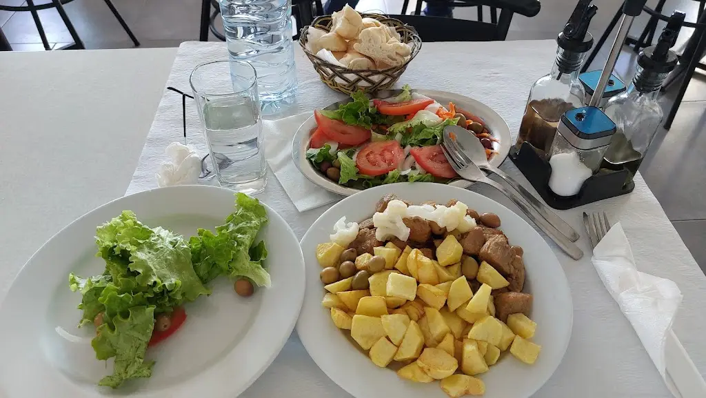 Xavier Lee_Café Praia mar_Vila Chã_review