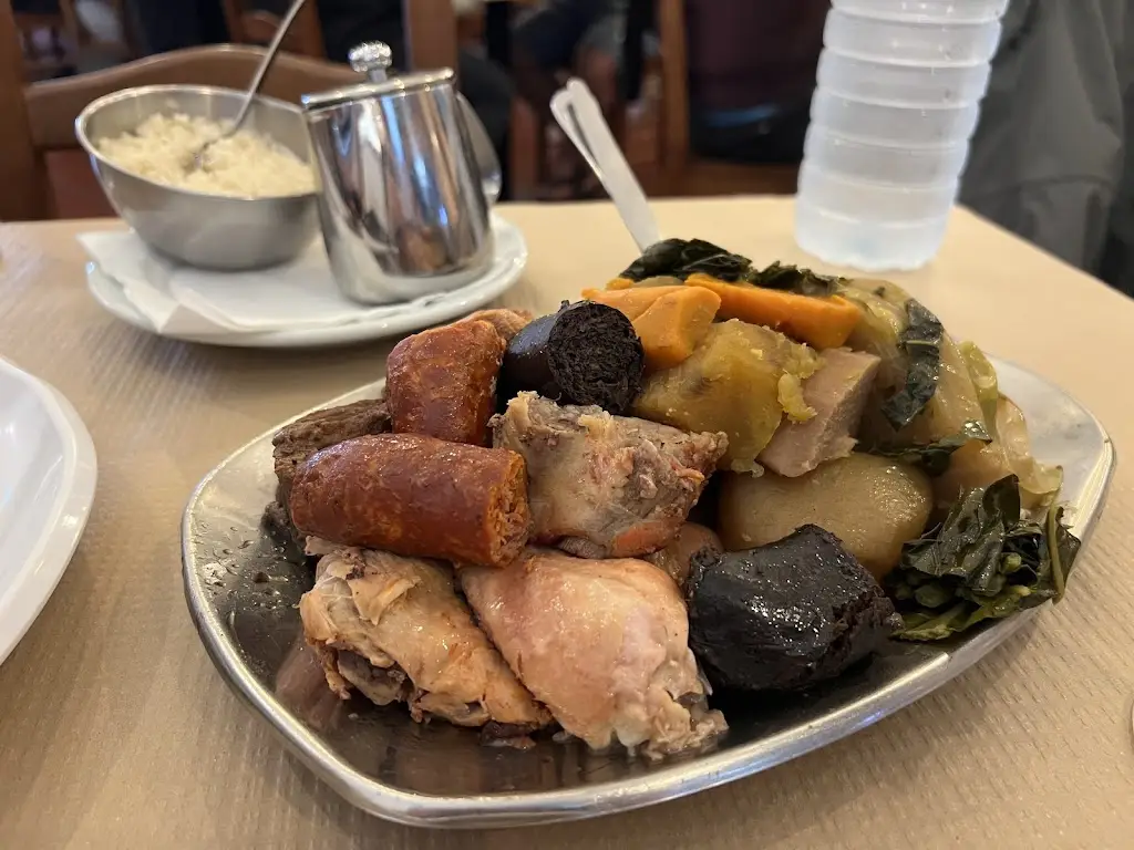 Andreea Gavril_Restaurante Tony´s_Furnas_reseña