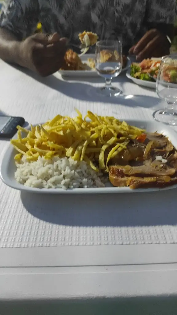 ELISABETH FREGUIS_Associação Columbófila Aljustrelense_Aljustrel_recensione