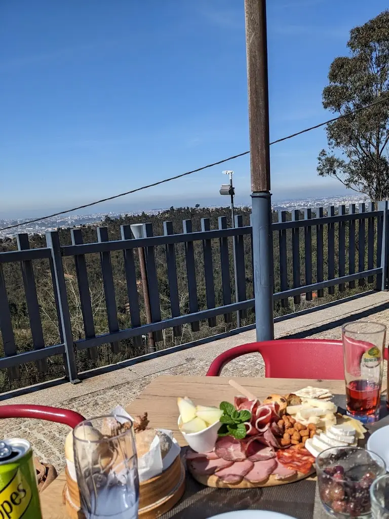 Lena F._A Gruta petisqueira esplanada_Valongo_recensione