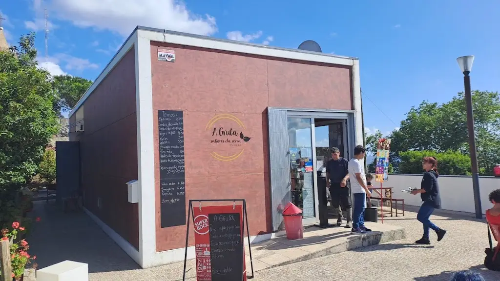 Jan Slezáček (Slezi18)_A Gruta petisqueira esplanada_Valongo_recensione