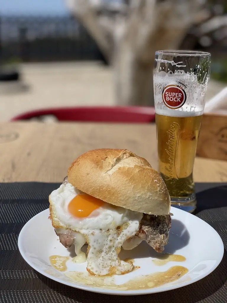 Anna The Lisboner_A Gruta petisqueira esplanada_Valongo_recensione